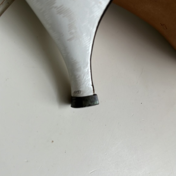 Vintage Gina London Pumps White with pearl effects, equivalent to 6 U.S - Picture 9 of 9
